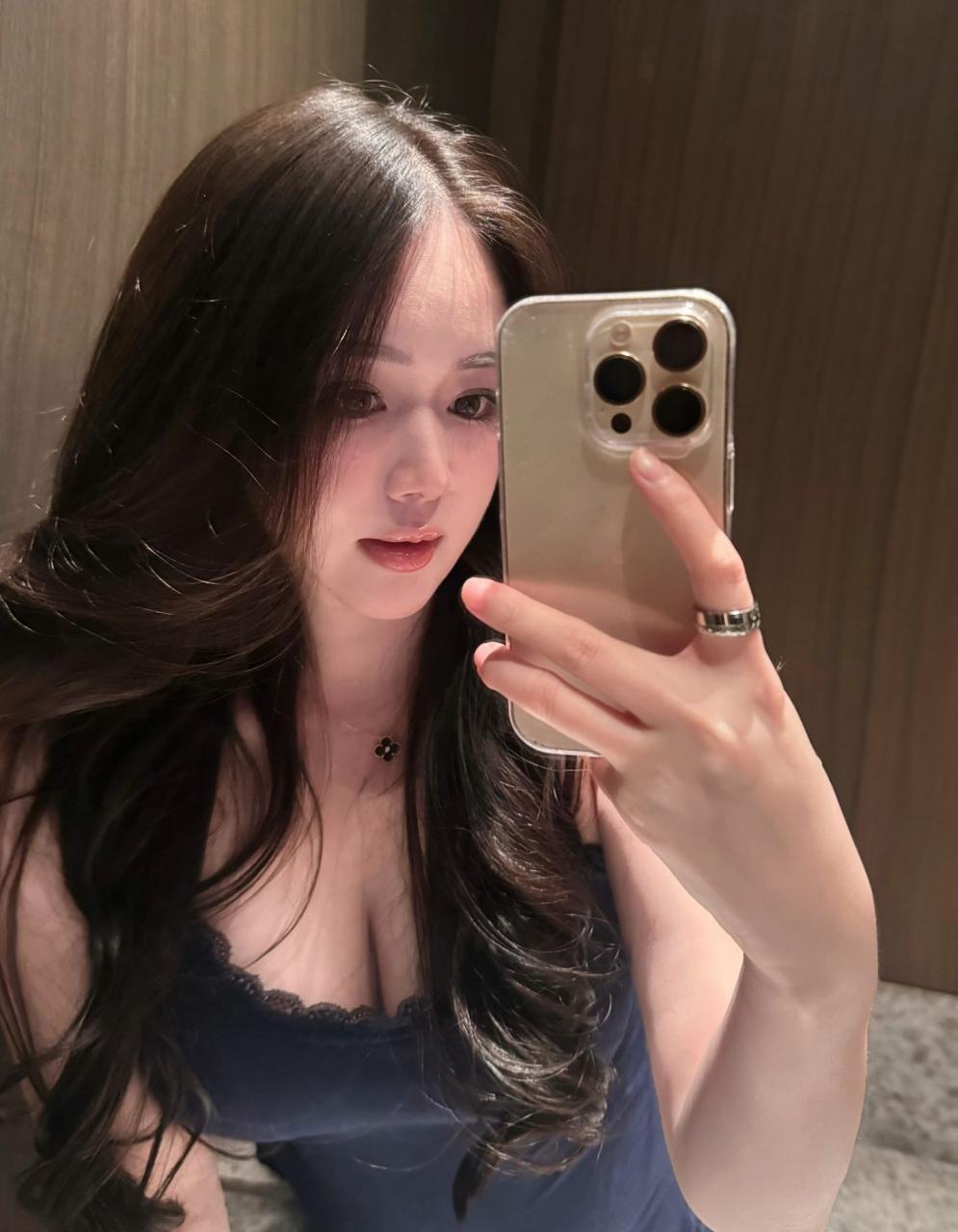 大胸软妹让她洗了2次逼